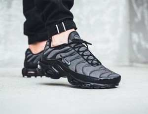 Nike Wmns Air Max Plus 605112050 Nero Taglia UK 5 EU 38.5 US 7.5 NUOVE Nike Wmns Air Max Plus 605112050 Nero Taglia UK 5 EU 38.5 US 7.5 NUOVE