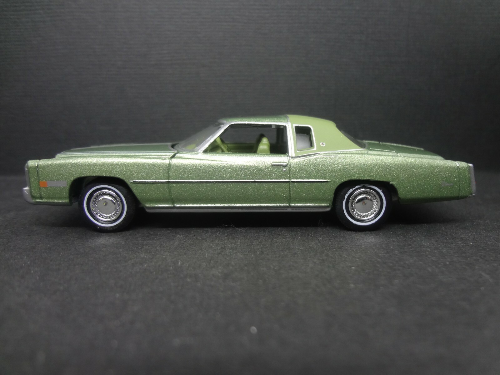 Auto World 1975 Cadillac Eldorado lido green - Loose 1:64 