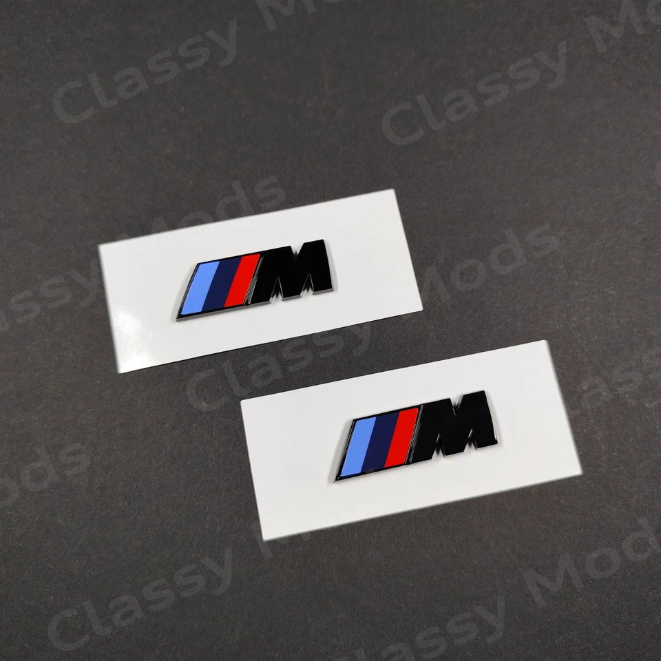 Juego de insignias negras brillantes M135i xDrive para emblema BMW M Power Foto 4 de 4