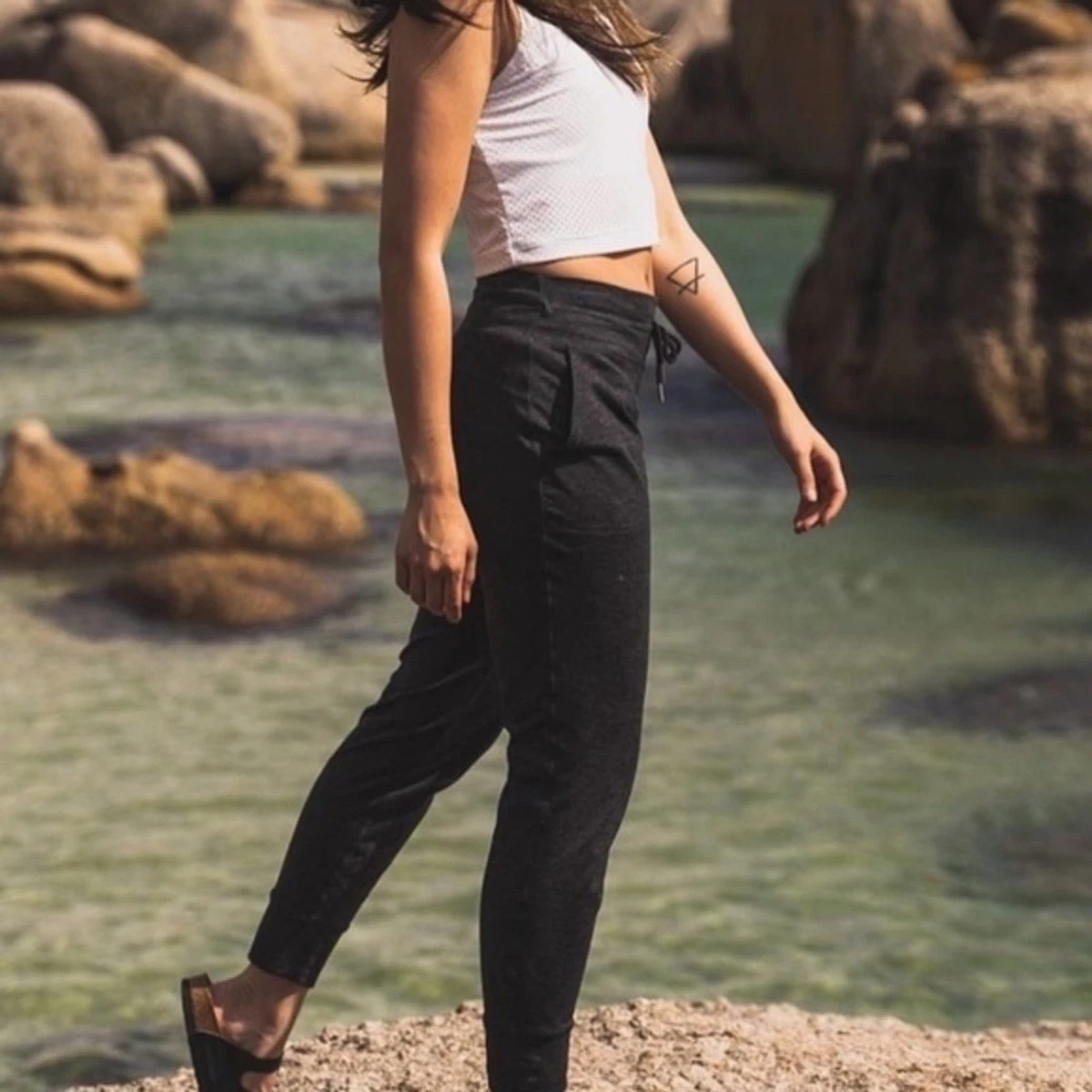 Half jogging pants store