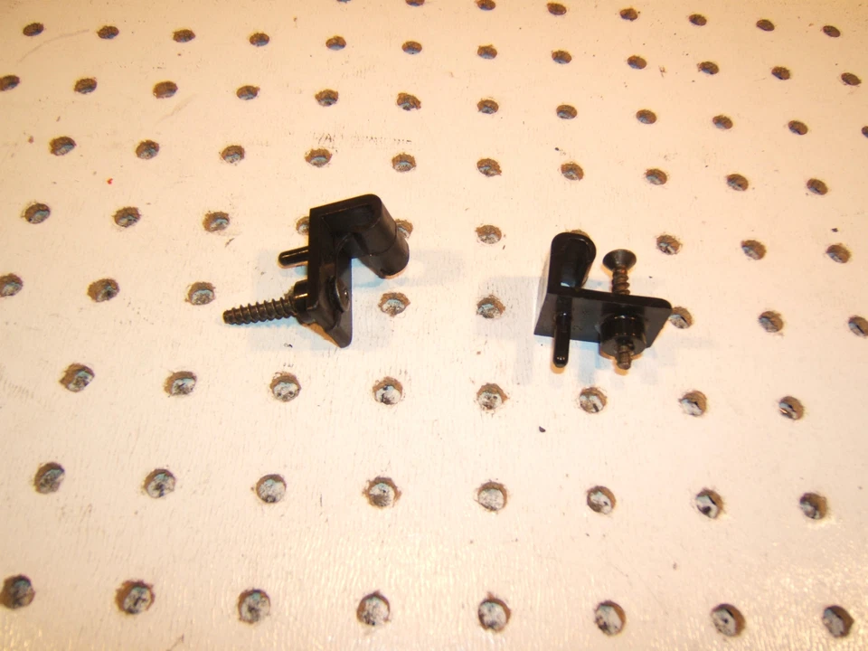 Fiat 1978 131 купе Mirafiori США передние черные солнцезащитные козырьки OEM 1 комплект из 2 зажимов - Изображение 2 из 4