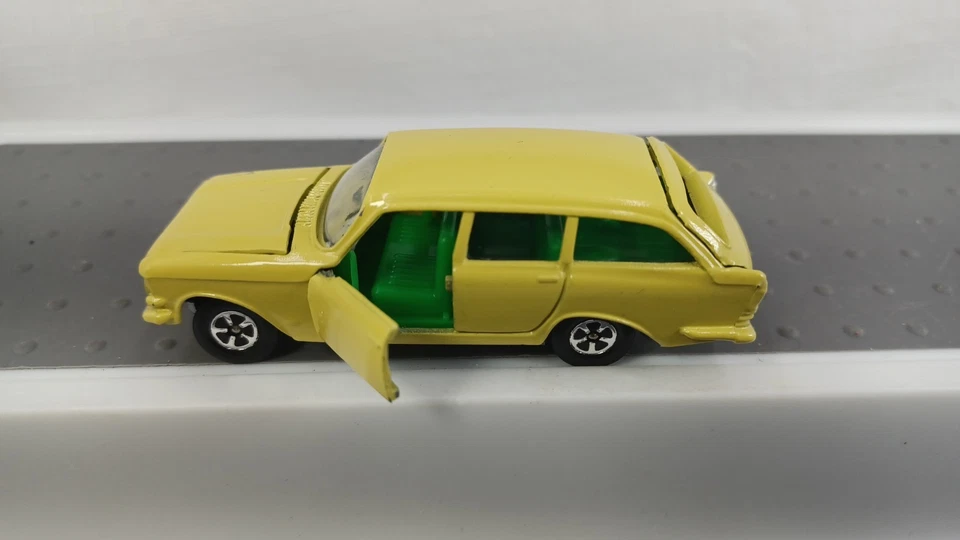 Lone Star Road Master Flyers Ford Zodiac Estate Wagon amarillo 1:59 fundido a presión Foto 3 de 4