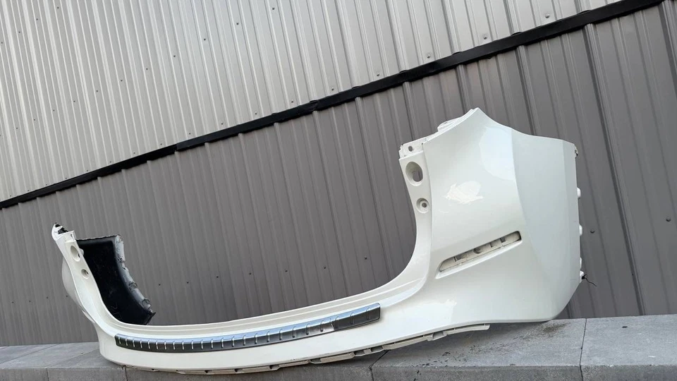 ‼️ NO SHIPPING ‼️ WHITE PERL NISSAN MURANO REAR BUMPER 2015 - 2024 - Image 2 of 3