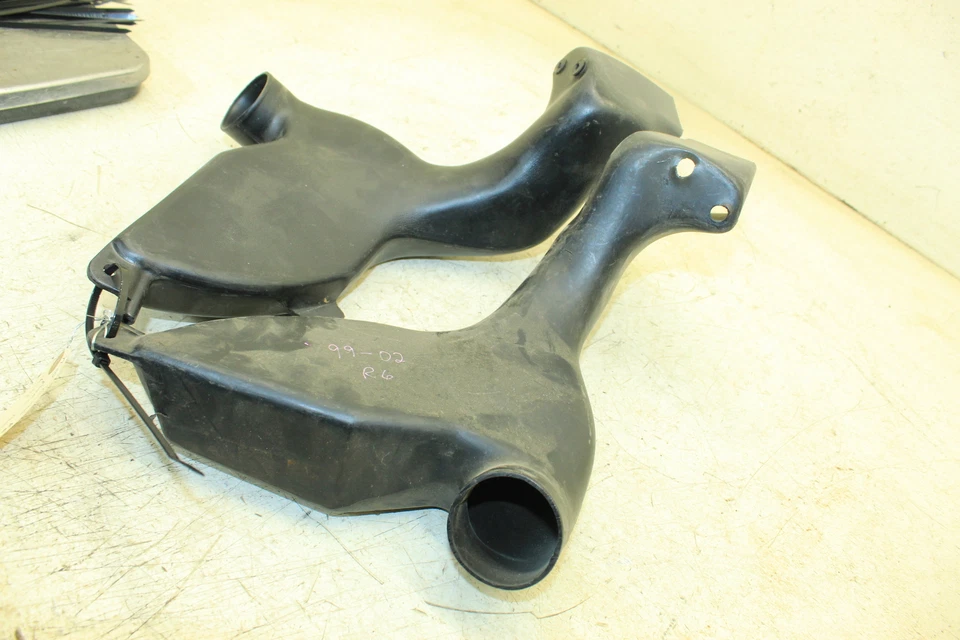 99-02 YAMAHA YZF R6 OEM COLECTOR DE ADMISIÓN DE AIRE DERECHO IZQUIERDO TUBO DE SNORKEL JUEGO DE CONDUCTOS E4 Foto 3 de 4