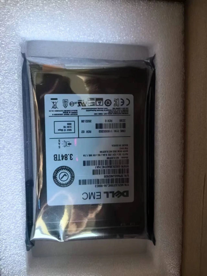 EMC Unity 005052584 005052379 D3F-2SFXL2-3840 3.84TB Enterprise SSD Hard Drive - Image 4 of 4