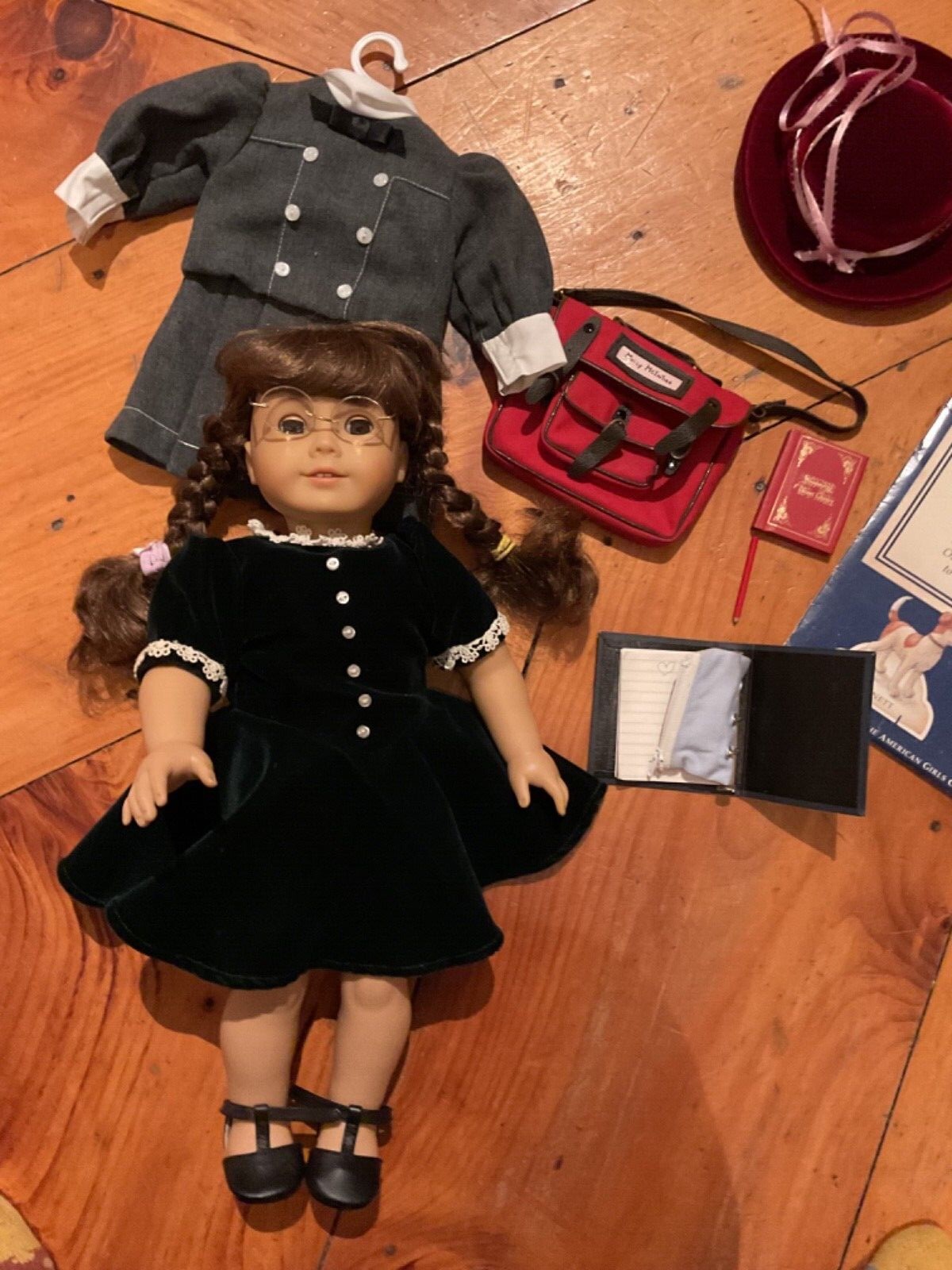 American Girl Molly Doll Wood SteamerTrunk American Girl Lot Clothes