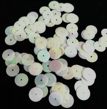 PERLANDO: 120 B&Ouml;HMISCHE PAILLETTEN WEISS IRISIEREND AUS NEU GABLONZ 10MM(106/5)