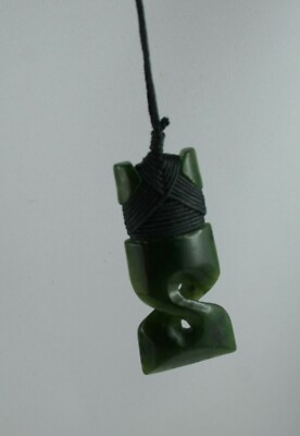Maori Jade Carving aus Neuseeland  ADZE Toki  Twist