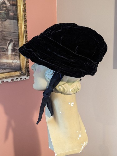 Antique Victorian Black Velvet 19th Century Wire Framed Bonnet Millinary Flowers - Picture 5 of 17