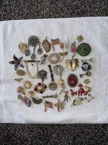 Vintage Brooch Pin Rhinestones Costume Jewelry Bulk Lot of 40 Some Signed.