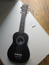 Everjoys Black Handmade Wooden Ukulele With A Bag b.DQ