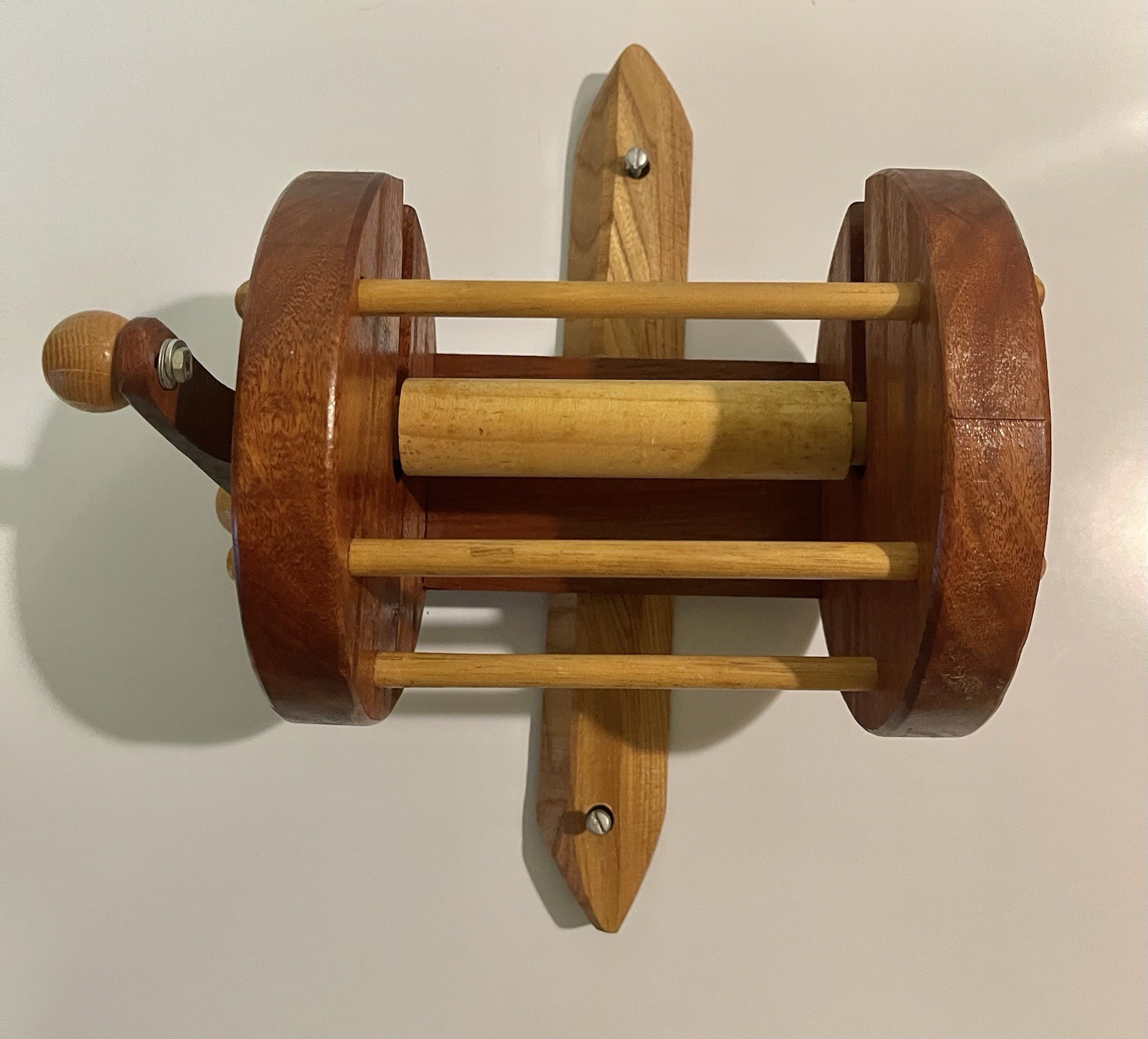 Handcraft Fishing Reel Toilet Paper Holder Fish House Rustic Cabin Lake Home