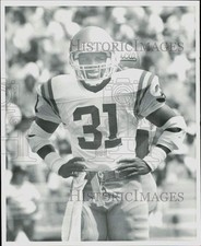1991 Press Photo UCLA sophomore #31 Ricky Davis waiting with hands on hips