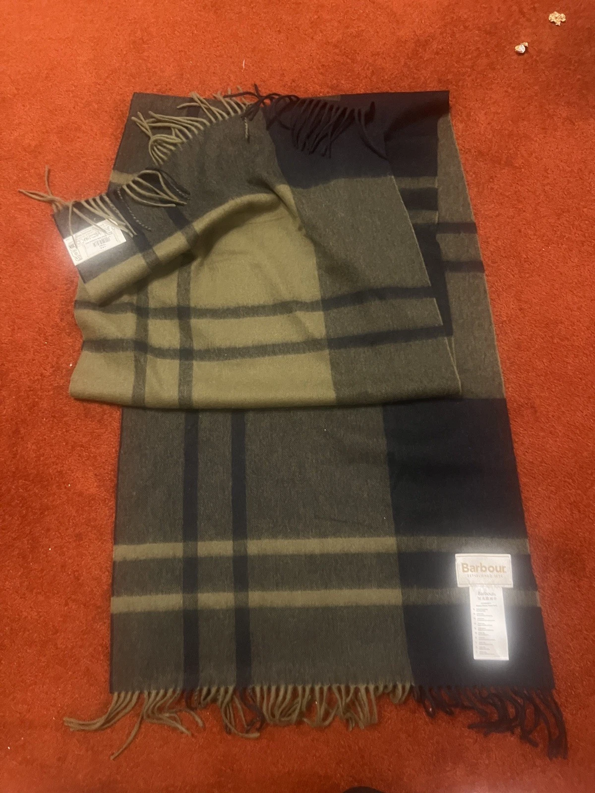 RRP £50, unisex Barbour 100% Lambswool Scarf, New with tags, Olive Green