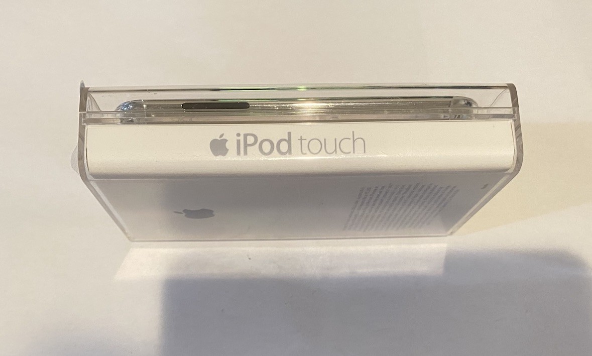 New, Open Box Apple iPod touch 2nd Generation Black (8 GB) MC086LL