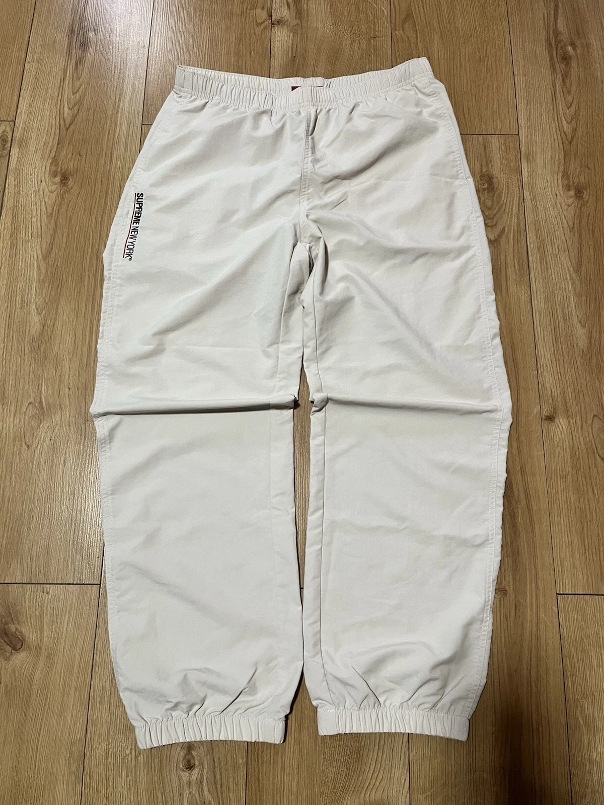 Pantalon d'échauffement FW22 Supreme pierre