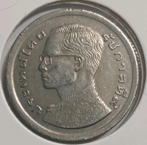 Very Nice 1977 Thailand 1 Baht Coin. 2520 in the Thai Calendar. A Vintage Coin - Picture 2 of 4