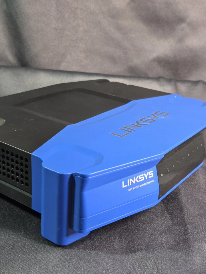 Linksys SE4008 WRT 8 Gigabit Port Ethernet Switch No Power Cord - Image 2 of 4