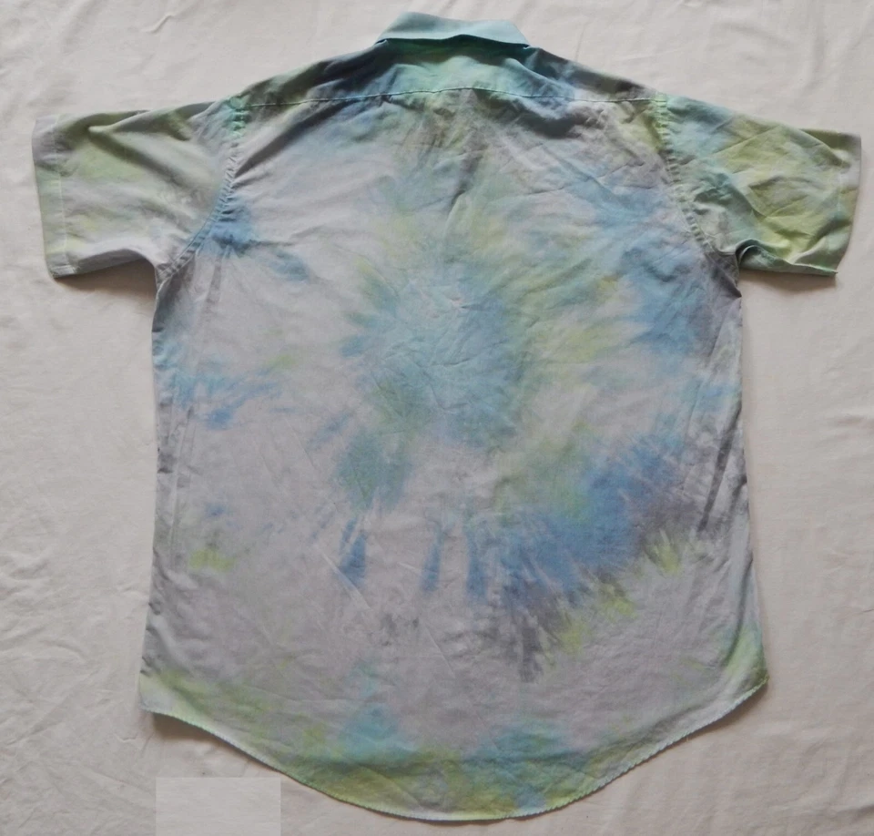 Camisa Tie Dye Negra Azul Verde Manga Corta Abotonada - XL Para Hombre Hecha a Mano Foto 2 de 4