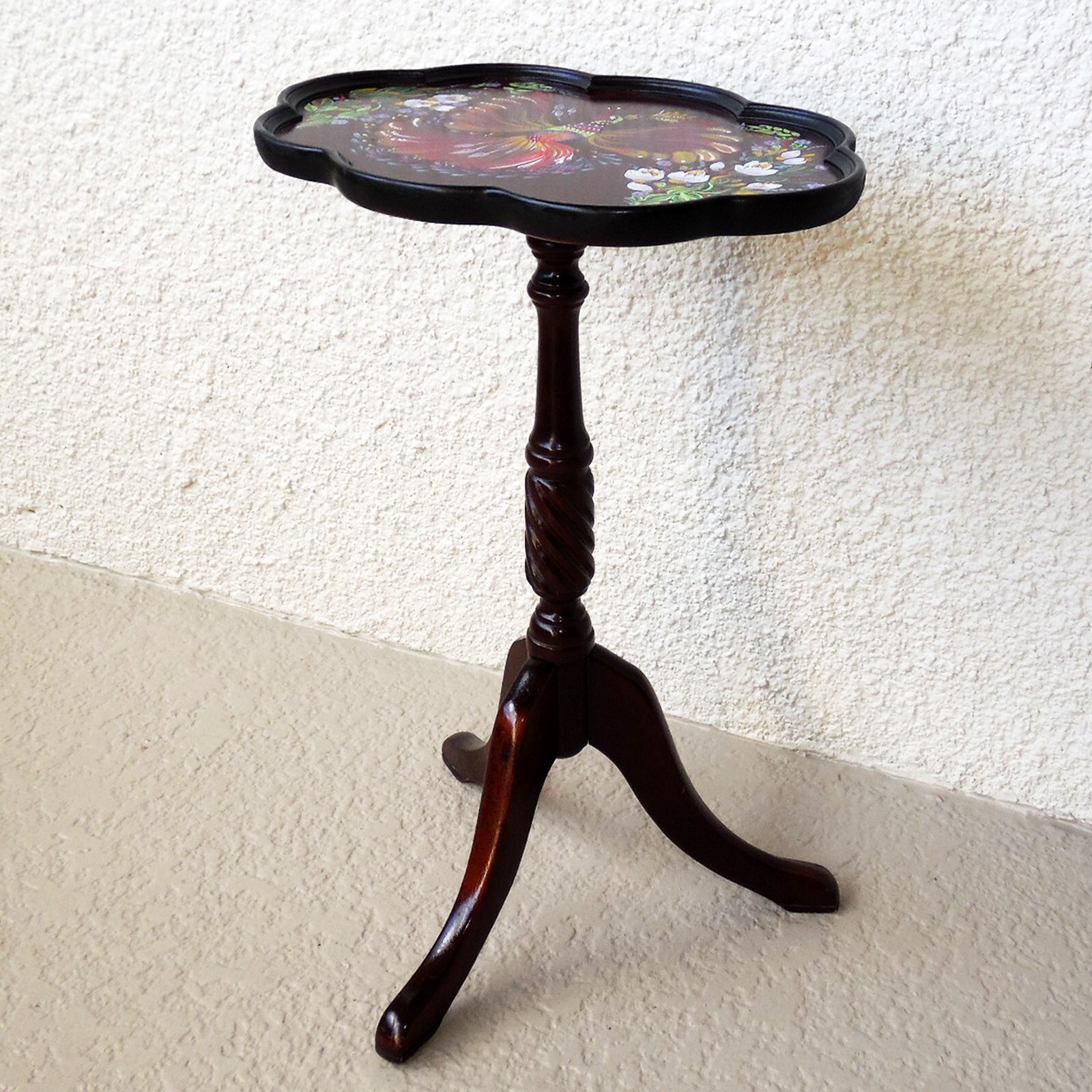 SCALLOPED END TABLE OR PLANT STAND BY BOMBAY COMPANY 20"H eBay