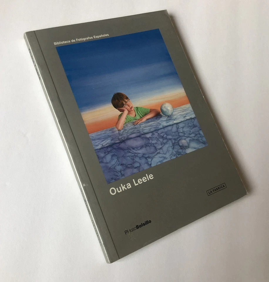 OUKA LEELE PHotoBolsillo Photo Book Spanish + English La Fabrica Book Libro 2004 - Image 2 of 4