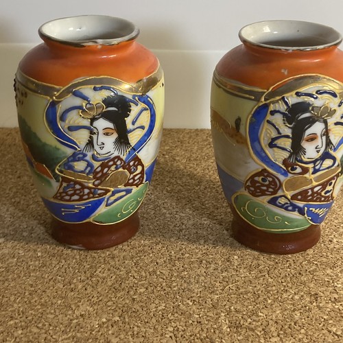 Vintage Japanese Vases Hand Painted Raised Paint 3.5” Tall, Pair - Picture 6 of 12