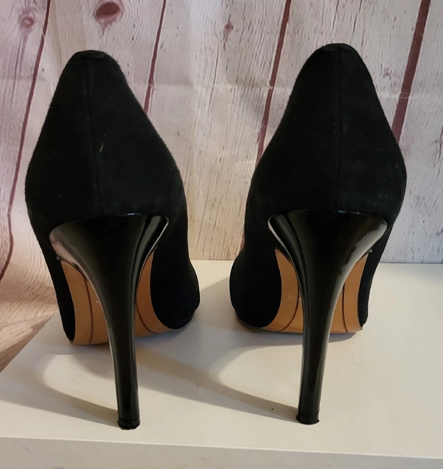 Zapatos de salón Charles Jourdan Paris de gamuza negros vintage como nuevos con logotipo plateado "CJ" talla 9M Foto 4 de 4