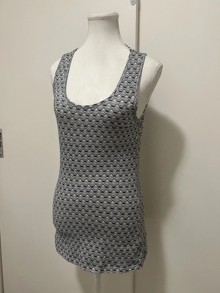 French Connection top women XS tank sleeveless excellent condition Item38 - image 3 of 4