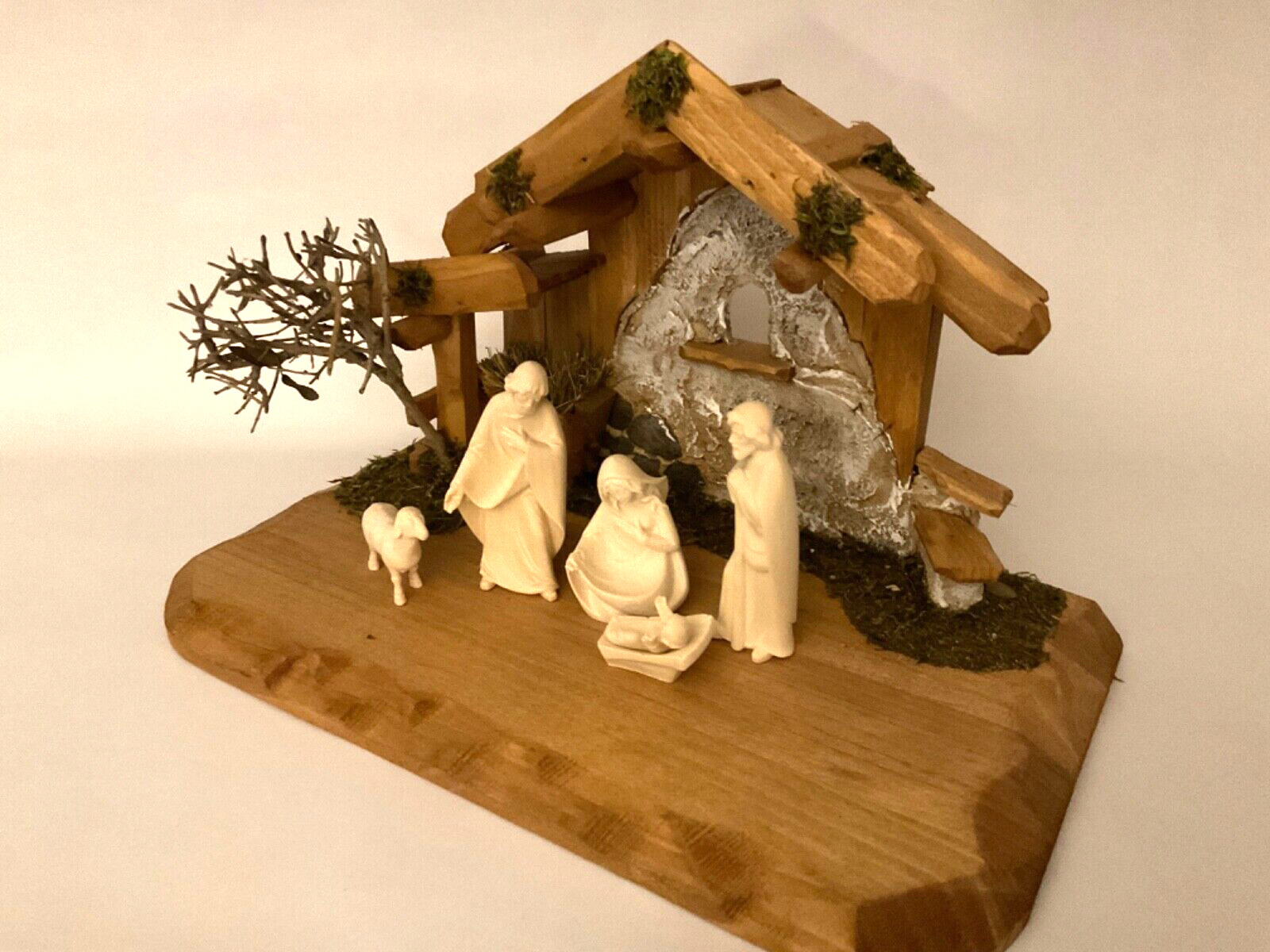 Weihnachtskrippe mit 8cm Figuren aus Südtirol mit heiliger Familie 28x16x17cm
