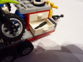 LEGO &reg; 4433, city dirt bike transporter