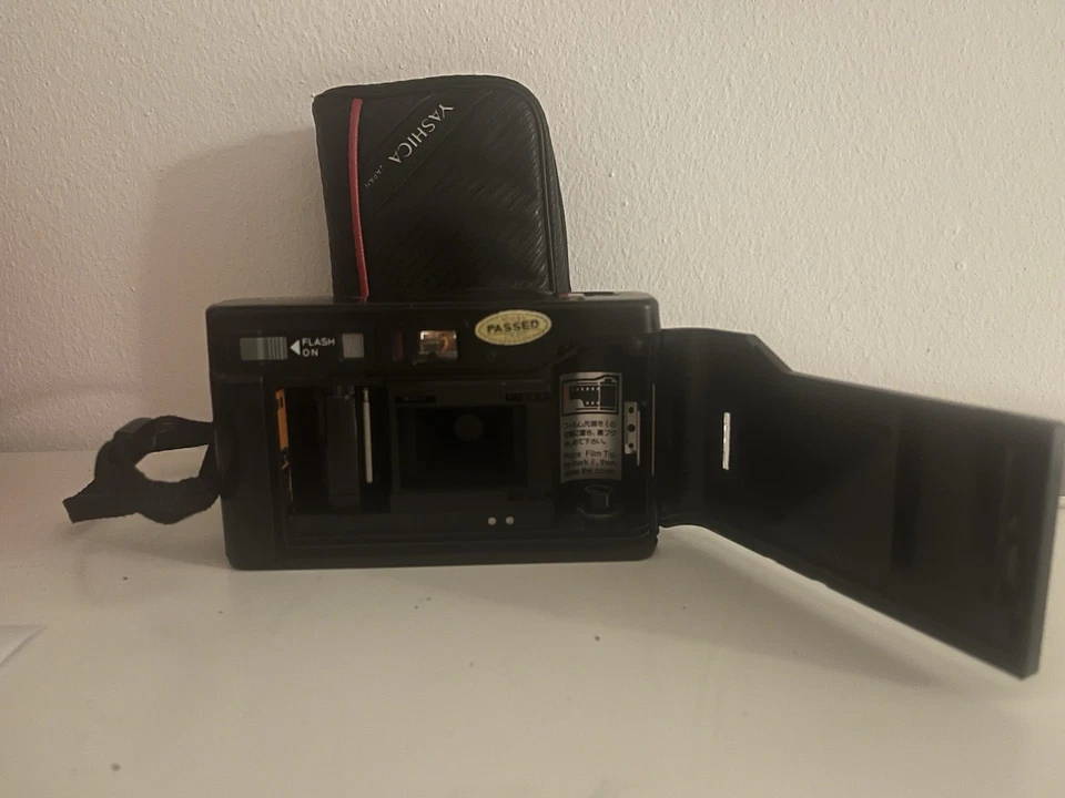 Macchina Fotografica Compatta Yashica T AF Con Carl Zeiss Tessar - Immagine 3 di 3