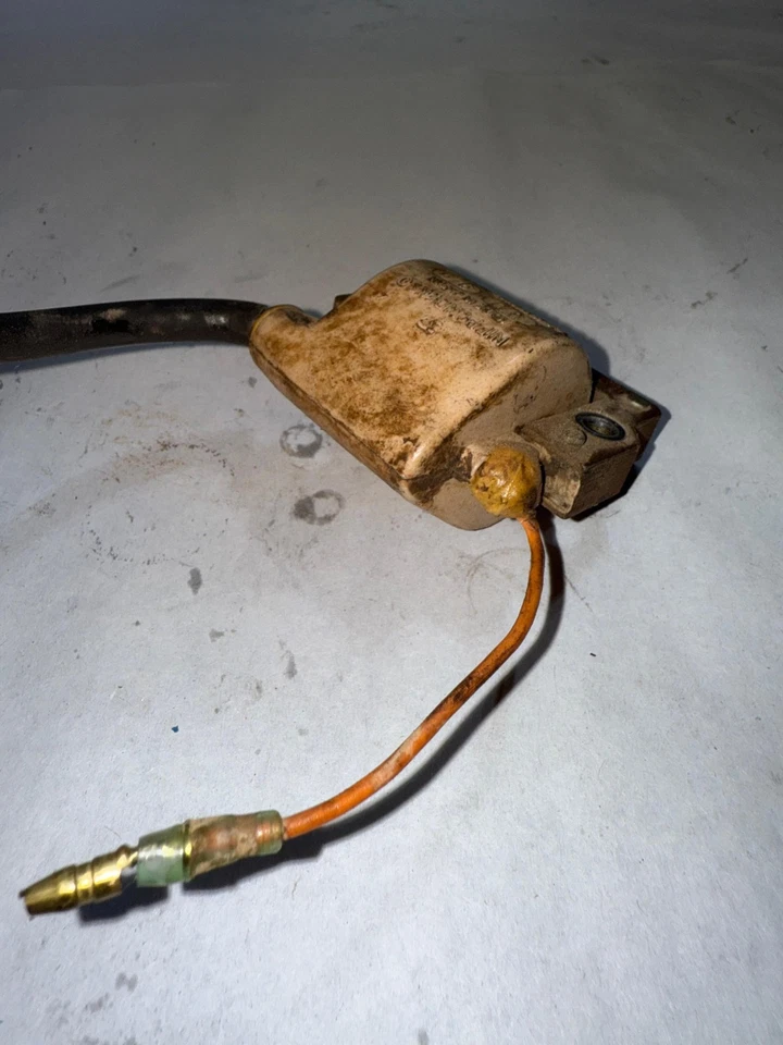 Yamaha XT550 1983 OEM BOBINA DE ENCENDIDO CONJUNTO 5Y1-82310-51-00 bujía de colección Foto 2 de 4