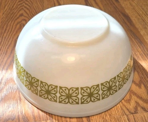 Vintage Pyrex #404 Pressed Milkglass Verde Floral 4 Qt Green Square Flower Bowl