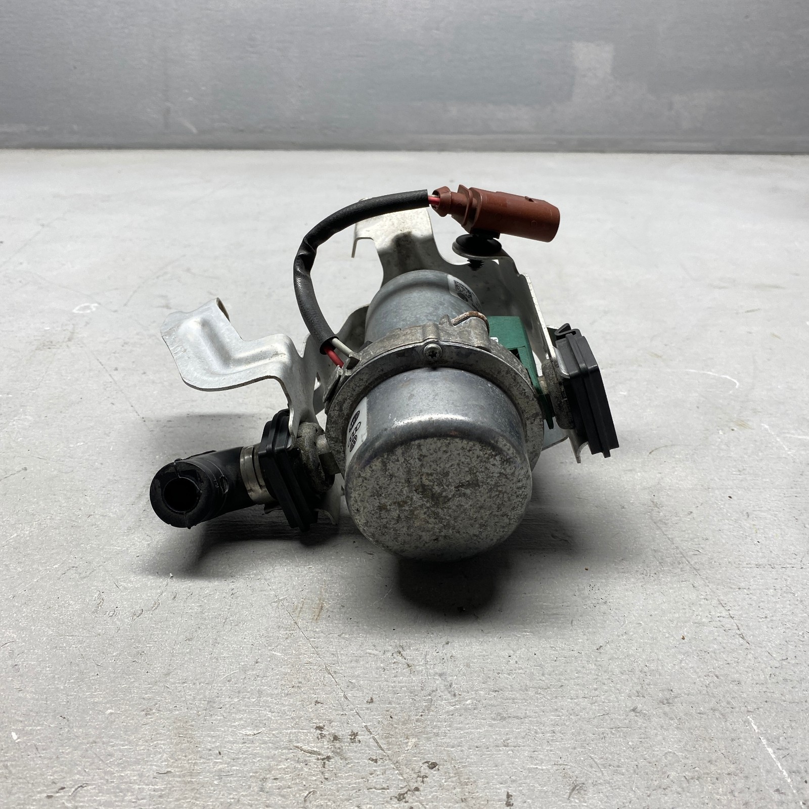 2018 Lamborghini Huracan Brake Booster Vacuum Pump 8E0927317K