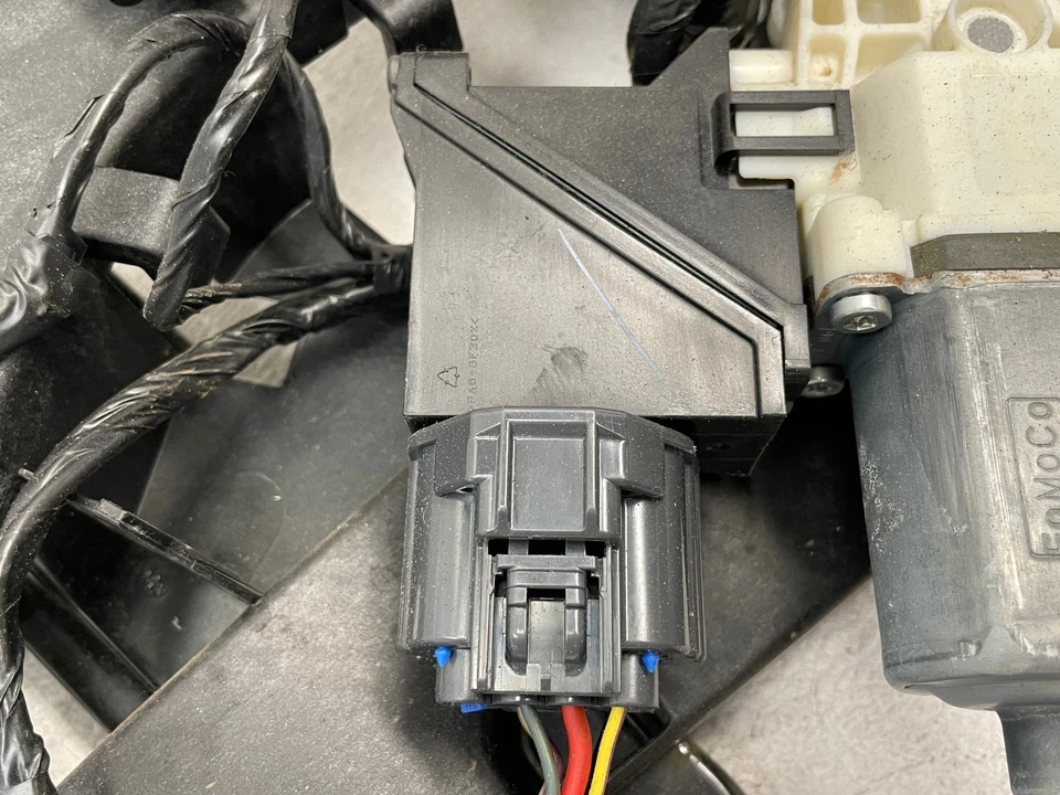 Regulador de ventana de puerta delantera izquierda Lincoln Navigator 15 16 17 con motor 1585 OEM Foto 3 de 4