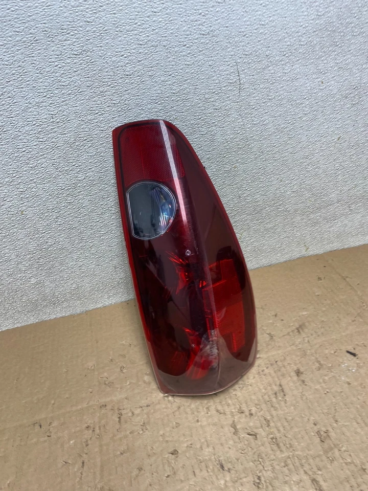 Luz trasera izquierda del lado del conductor Chevrolet Colorado GMC Canyon 2004 a 2012 T7755 DW Foto 3 de 4