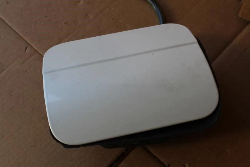 1990 1991 1992 1993 1994 LEXUS LS400 CUBIERTA DE PUERTA DE LLENADO DE COMBUSTIBLE PINTURA BLANCA 051 Foto 2 de 4