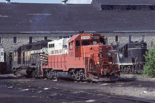 SF Orig Dia ICG Illinois Central Gulf GP10 #8109+GM&O 637 Bloomington IL 1980