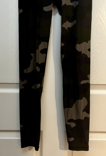 Offline by Aerie"" Leggings ~ Damen GR.-Med in traditionellem Tarnmuster (EUC) - Bild 4 von 8