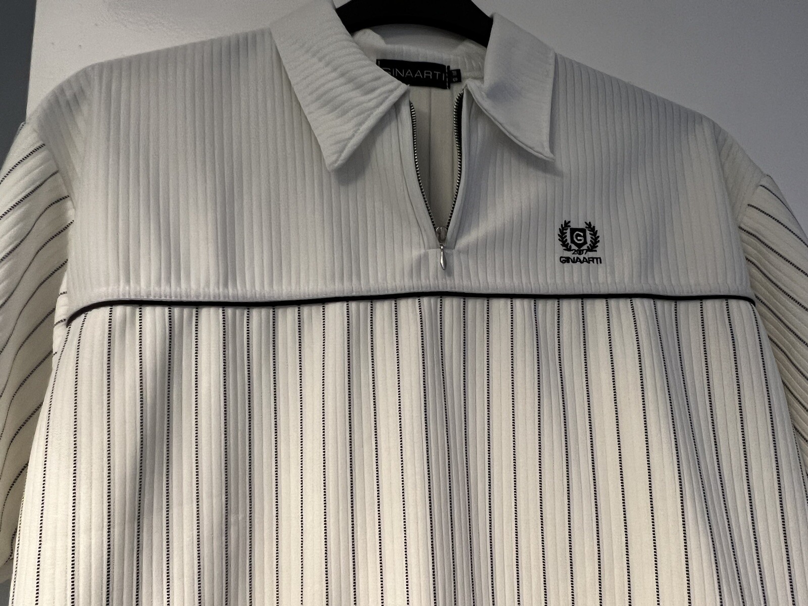 Mens S/M Ginaarti Zip Up Neck Ivory Stripe Polo Shirt Short Sleeve