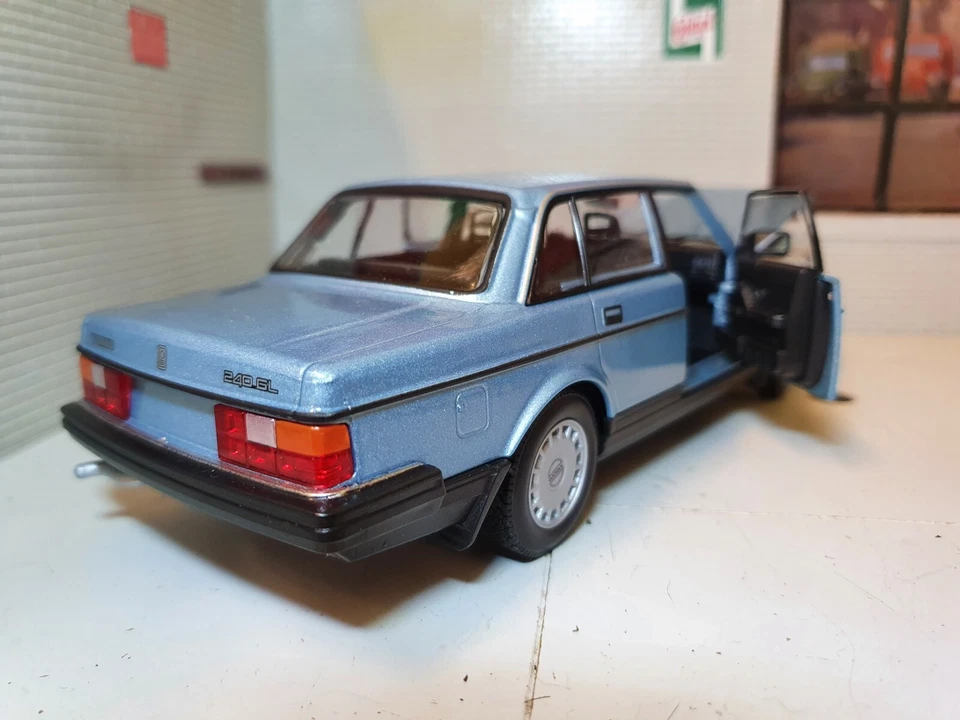 Volvo 240 GL Blue GLE 1986 Saloon Welly 24102 1:24 Diecast Scale Model Car - Image 4 of 4