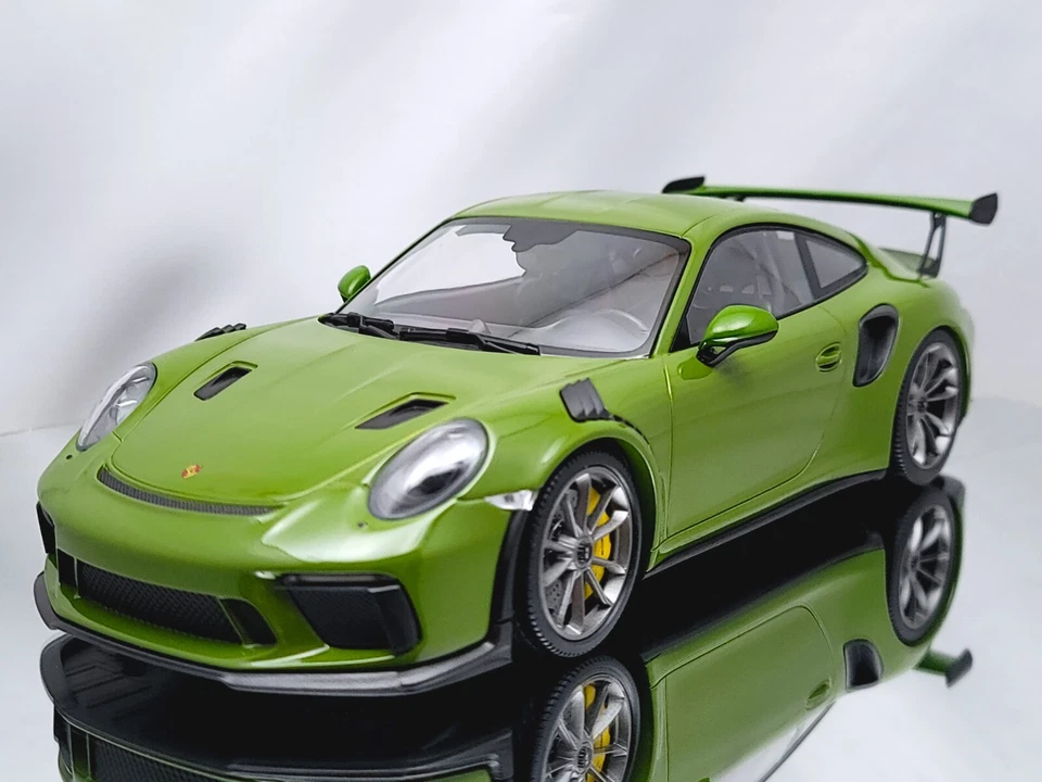 Minichamps Porsche 911 (991.2) GT3 RS 2019 Green Diecast Model Car 1:18 - Image 3 of 4