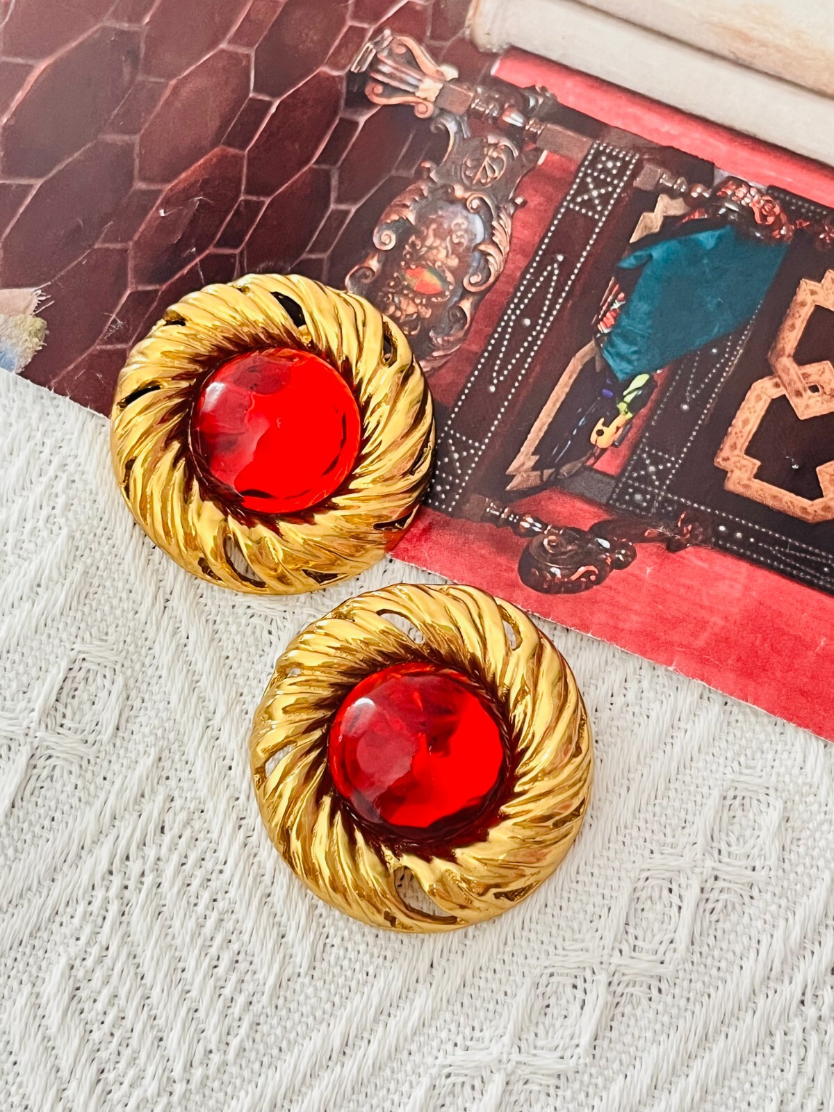 Yves Saint Laurent YSL Vintage Enorme Gripoix Rubino Cabochon Cerchio Clip Orecchini