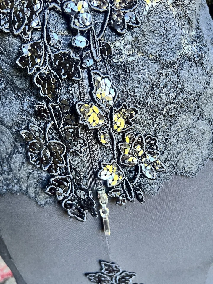 Chaqueta de lentejuelas con apliques de encaje SAGAIE NEGRA Godet falda midi asimétrica, 2-XS Foto 4 de 4