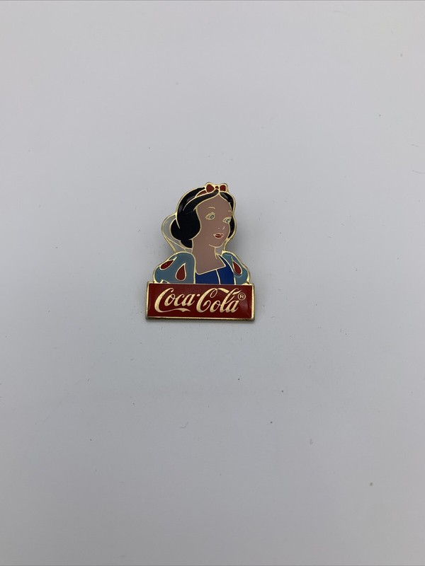 Disney WDW 1986 15 th Anniversary Coca Cola (SNOW WHITE) LE Pin -Rare