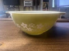 VTG Pyrex Spring Blossom Crazy Daisy Cinderella Mixing Bowl 442 1.5 qt Green/wht
