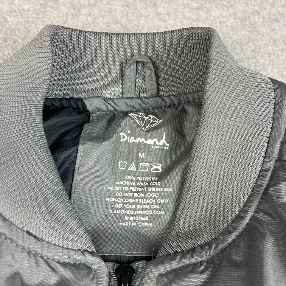 Chaqueta Diamond Supply Co Para Hombre Gris Medio Bordada Bombardero Poliéster Patinador Foto 4 de 4