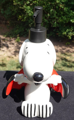 Peanuts SNOOPY Vampire DRACULA Soap DISPENSER Halloween Ceramic NWT