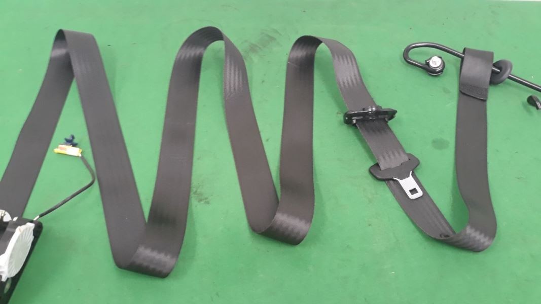 Maserati GranTurismo 2015-2015 Front Left Seat belt retractors Set Black