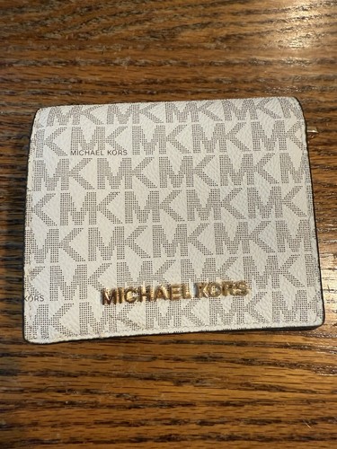 Michael Kors Jet Set Medium Signature Logo Bi-Fold Wallet In Crème